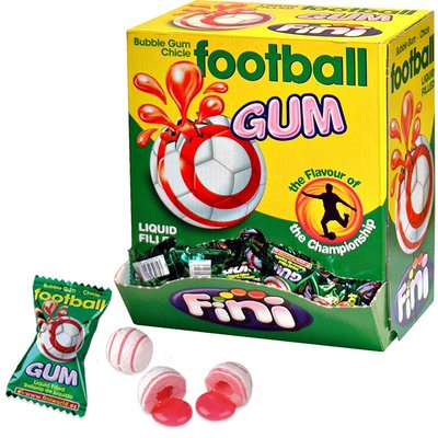 FINI FOOTBALL GUM 5g, žuvačka s tekutou náplňou s jahodovou arómou